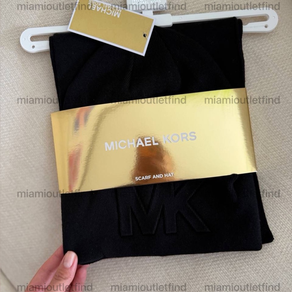 Michael Kors Women’s Hat and Scarf Set Black New
